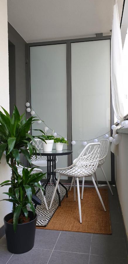 Bit Eccentric With The Balcony Διαμέρισμα Βαρσοβία Εξωτερικό φωτογραφία